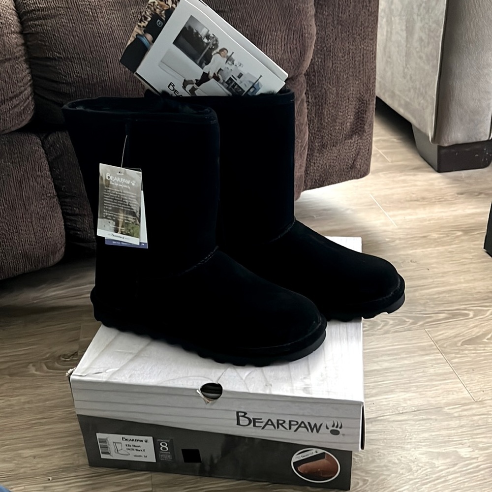 Women’s Black SZ 8 BEARPAW Elle Short (mid length) BNIB & Tags